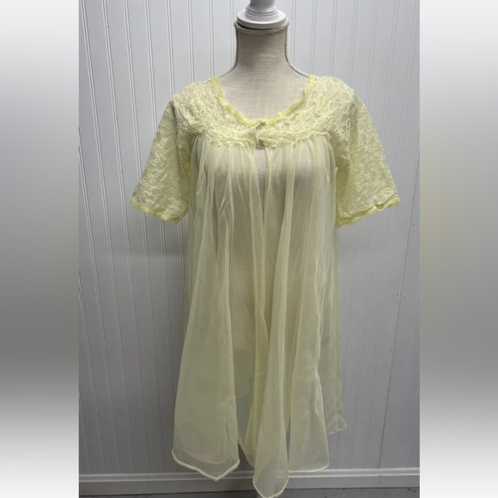 Vtg Lisette By Al Sterling Sheer Nylon Lace Robe yellow  sz M‎